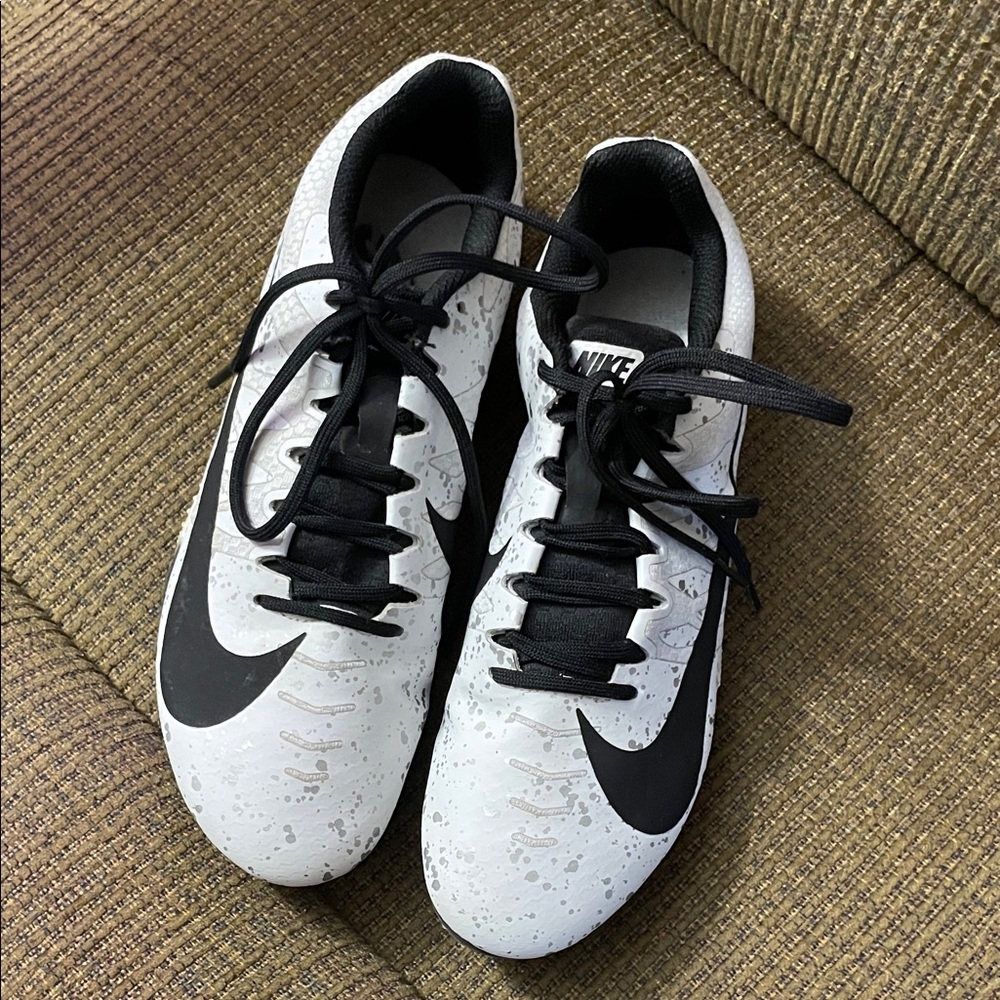Nike Women's White And Silver Running Shoes. Good Condition. Size 8. - Picture 2 of 9
